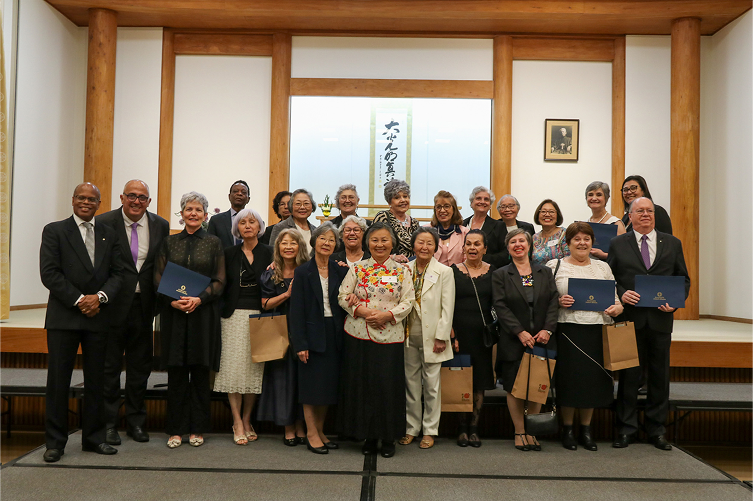 A arte do Belo: Coral Mokiti Okada emociona em cerim�nia de benem�ritos da Ikebana Sanguetsu